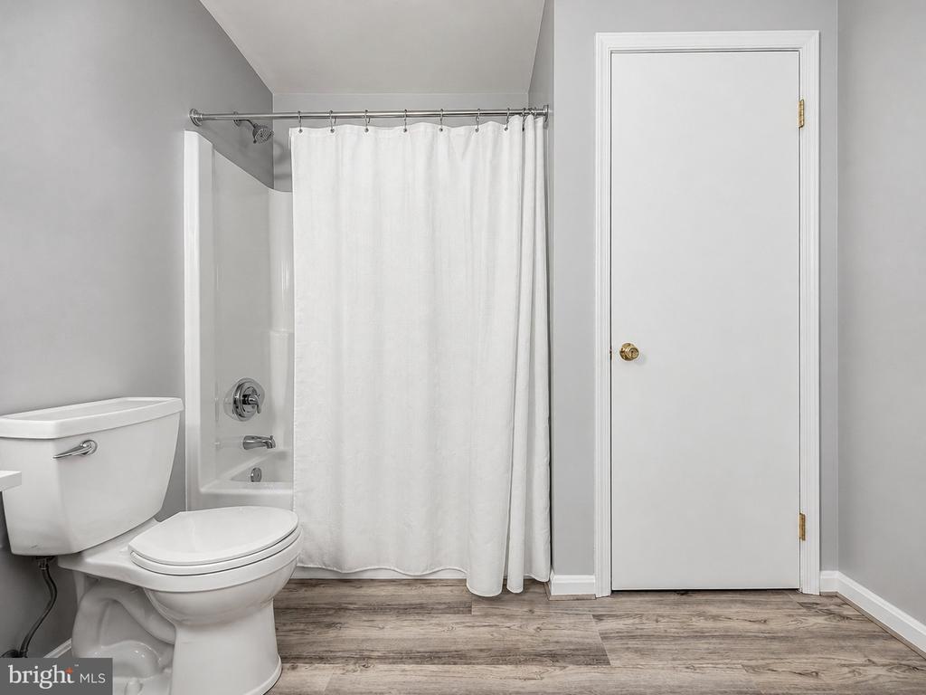 1331 REDWOOD CIRCLE