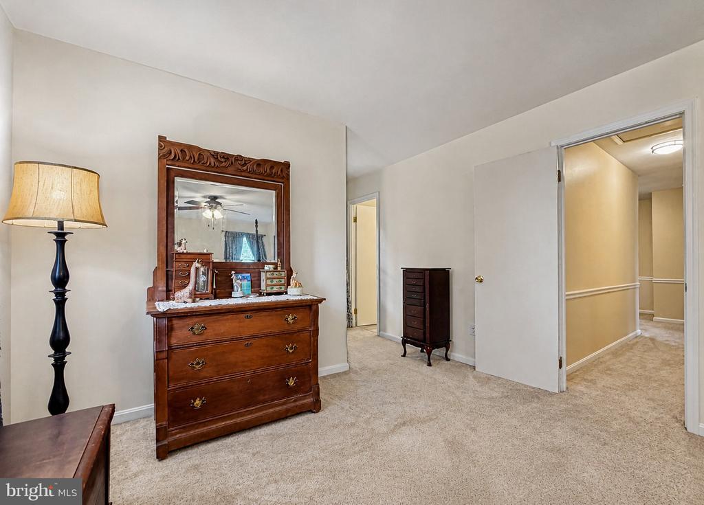 1331 REDWOOD CIRCLE