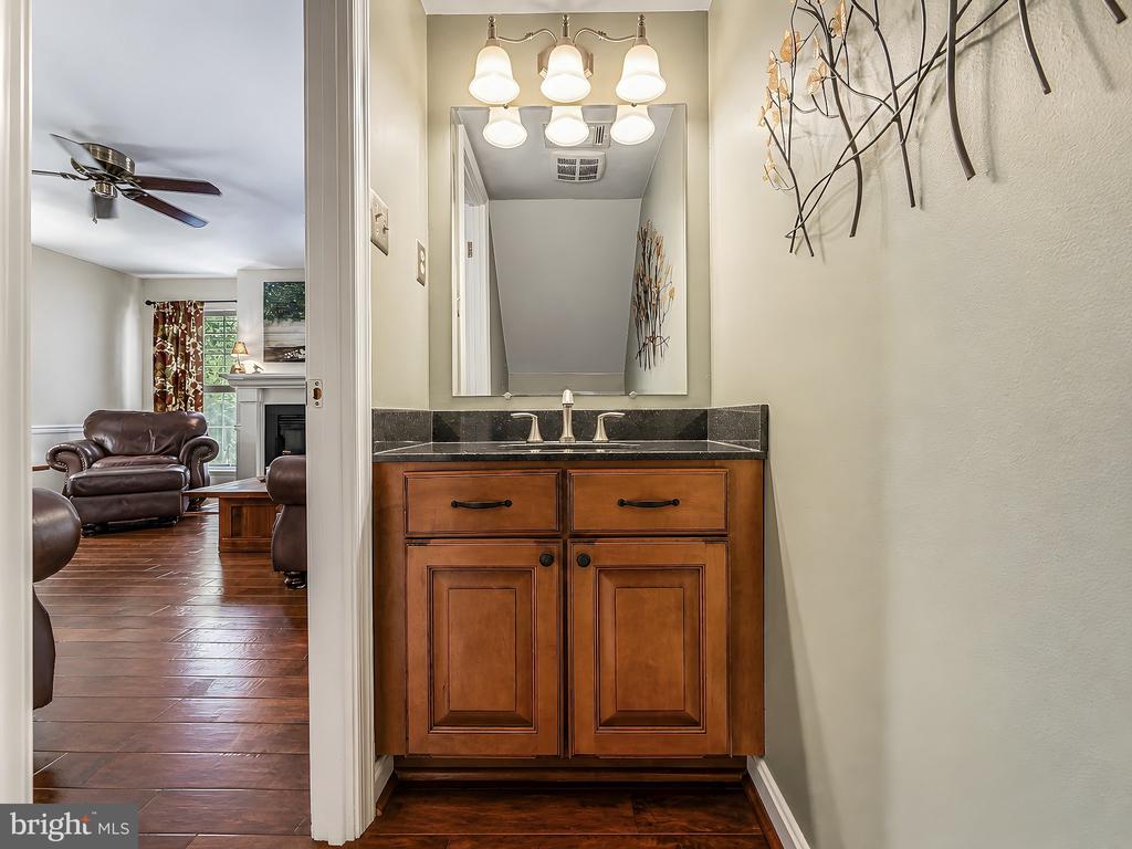 1331 REDWOOD CIRCLE