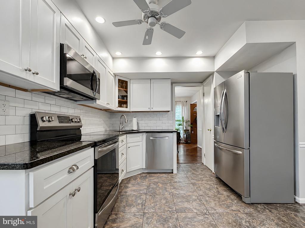 1331 REDWOOD CIRCLE