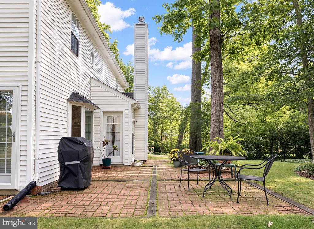 1331 REDWOOD CIRCLE