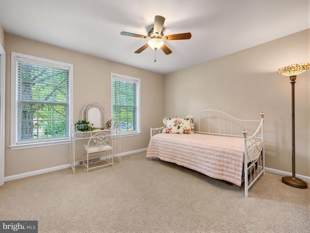 1331 REDWOOD CIRCLE