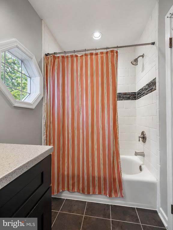 1331 REDWOOD CIRCLE