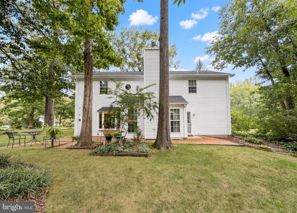 1331 REDWOOD CIRCLE