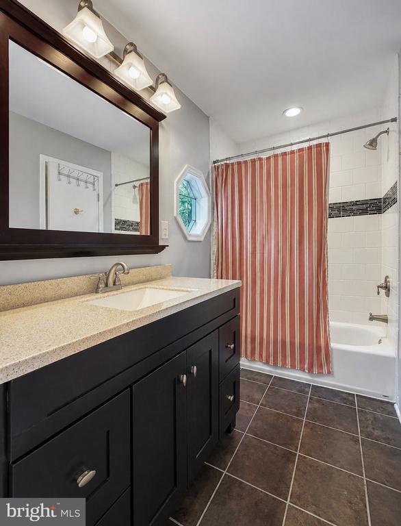 1331 REDWOOD CIRCLE