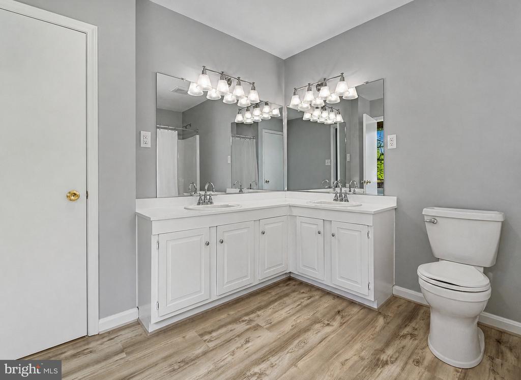 1331 REDWOOD CIRCLE