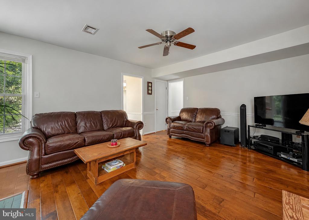 1331 REDWOOD CIRCLE