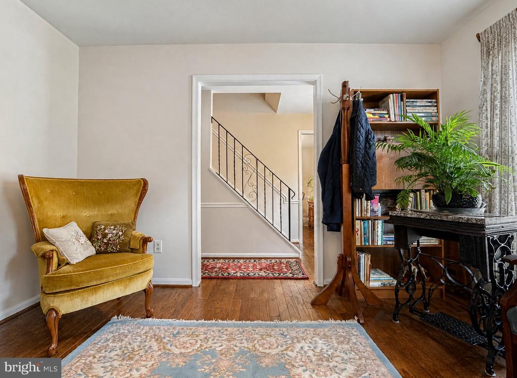 1331 REDWOOD CIRCLE