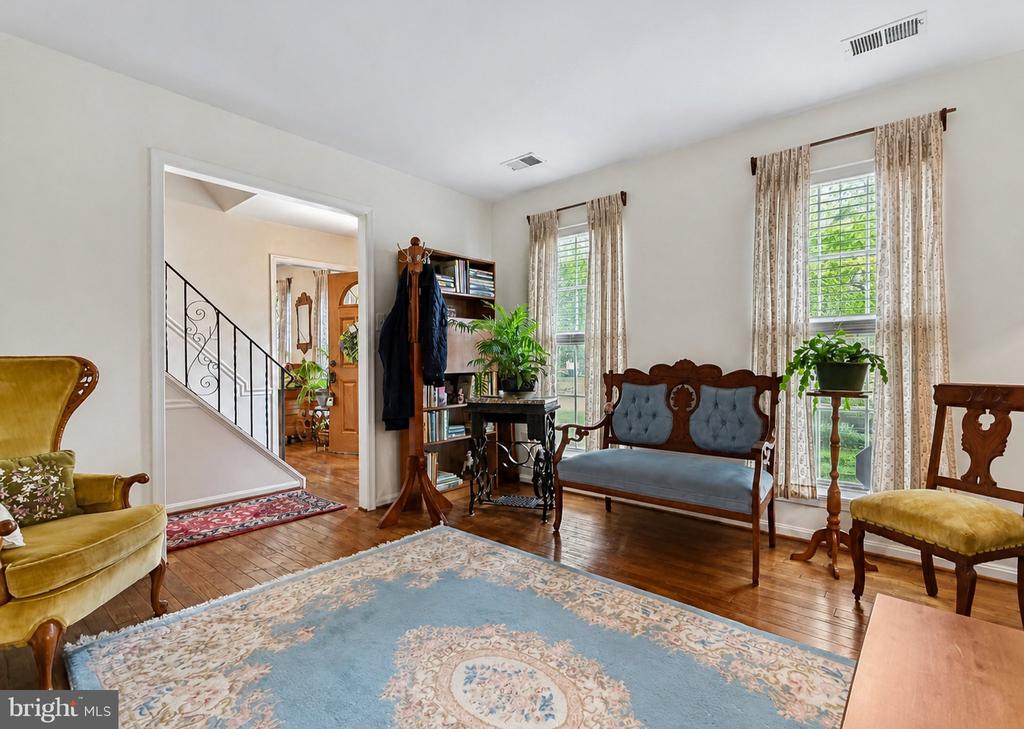 1331 REDWOOD CIRCLE