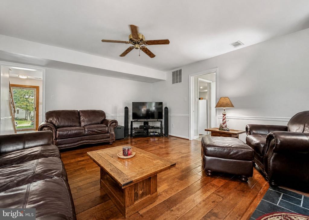 1331 REDWOOD CIRCLE