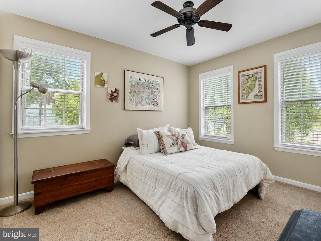 1331 REDWOOD CIRCLE