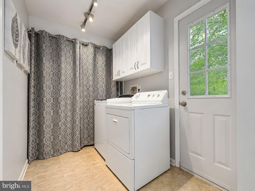 1331 REDWOOD CIRCLE