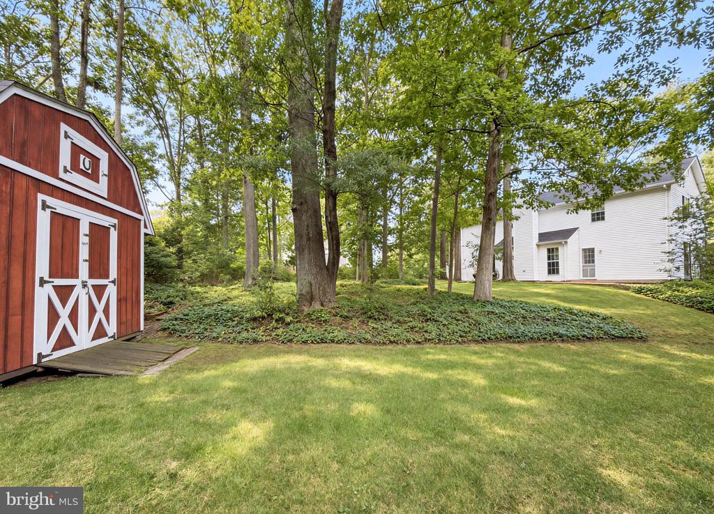 1331 REDWOOD CIRCLE