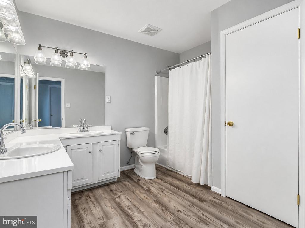 1331 REDWOOD CIRCLE