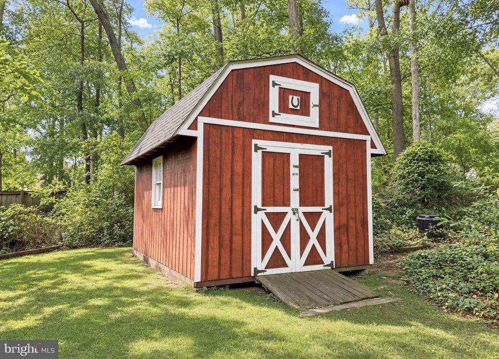 1331 REDWOOD CIRCLE