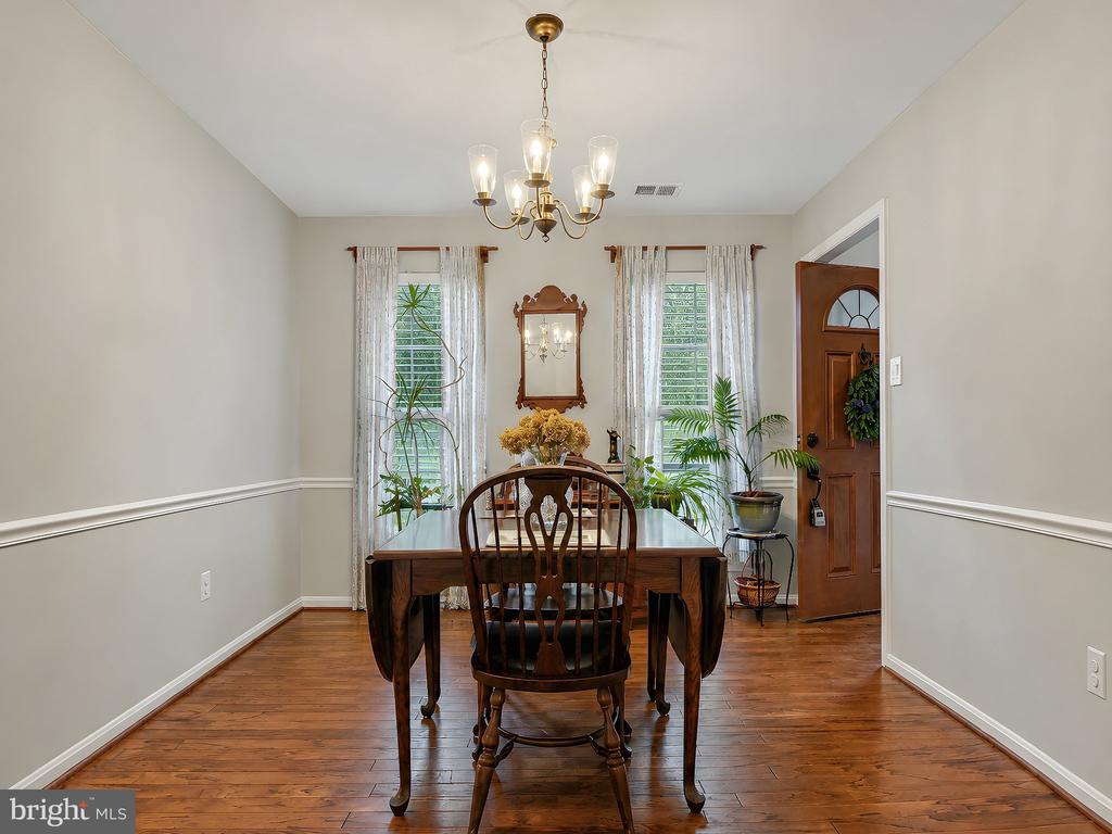 1331 REDWOOD CIRCLE