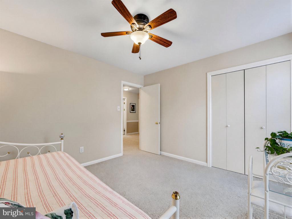 1331 REDWOOD CIRCLE