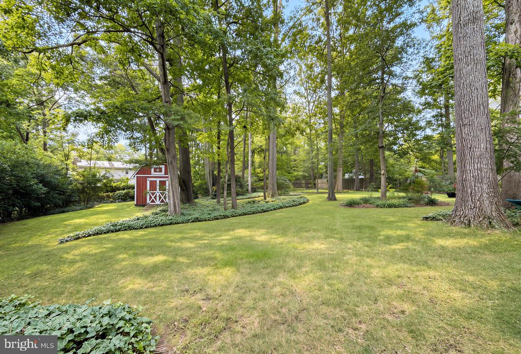 1331 REDWOOD CIRCLE