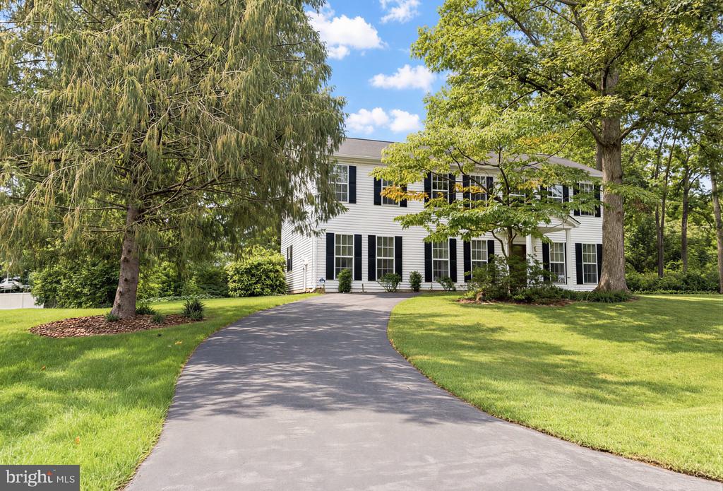 1331 REDWOOD CIRCLE