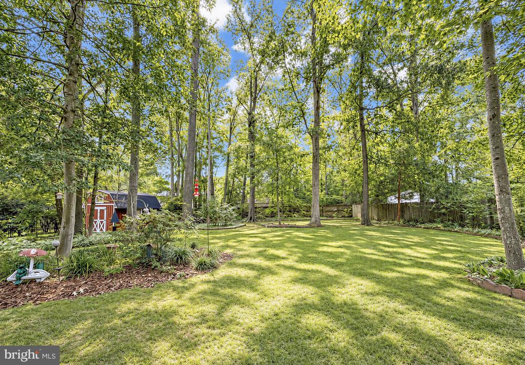 1331 REDWOOD CIRCLE