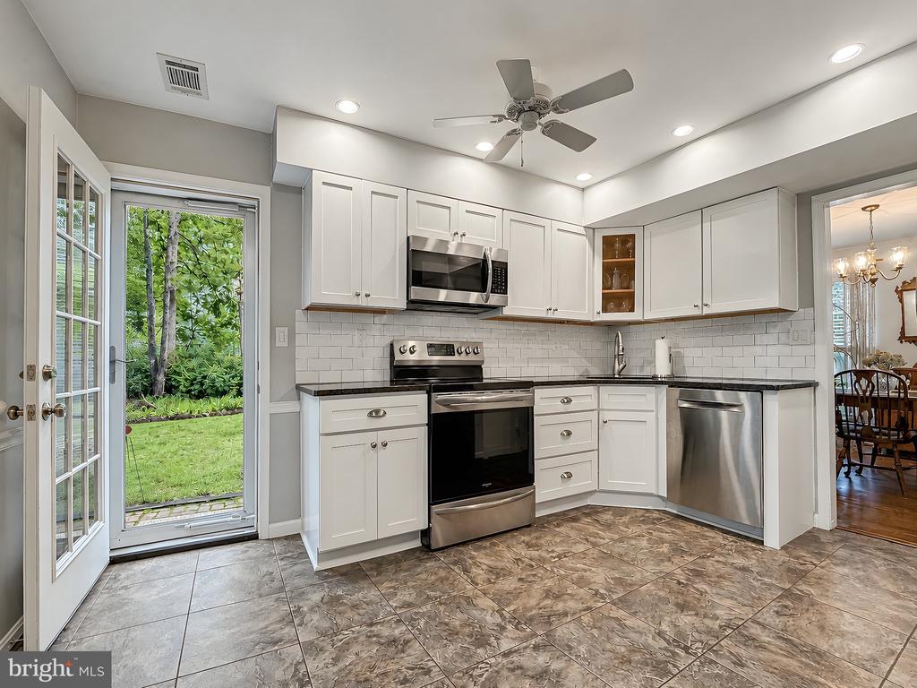 1331 REDWOOD CIRCLE