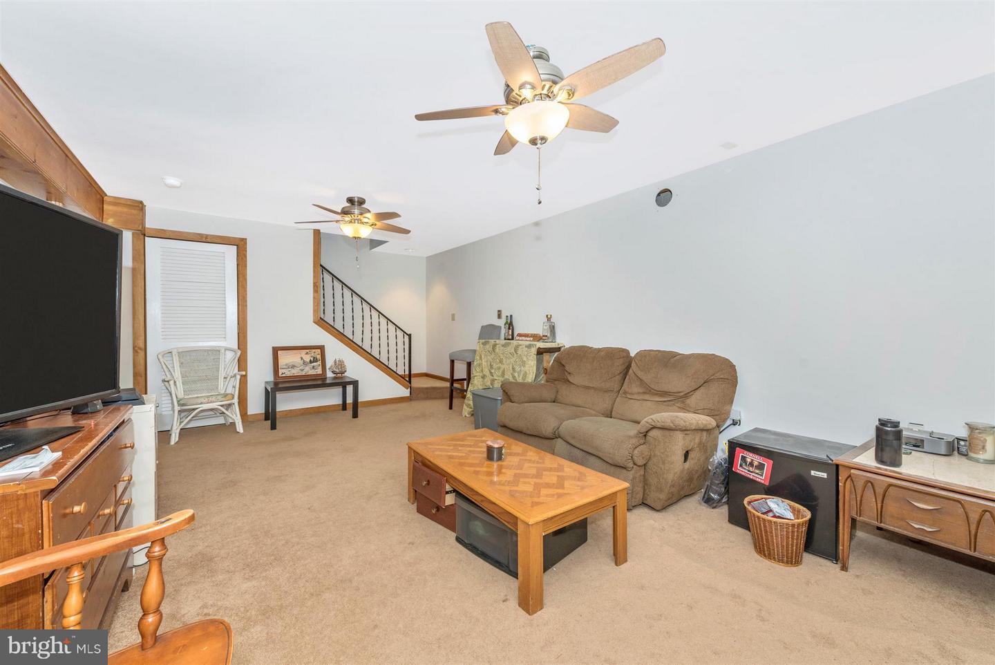 4525 Roop ROAD