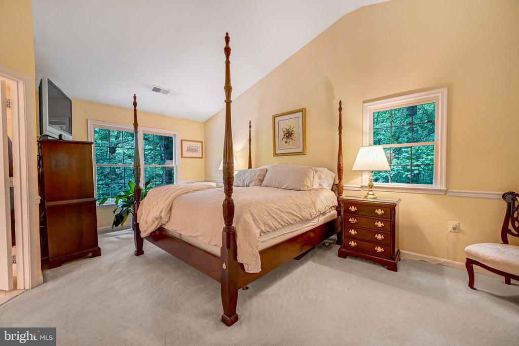 5400 ABINGTON DRIVE