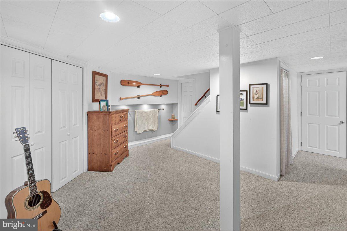 6350 Barnett Ave