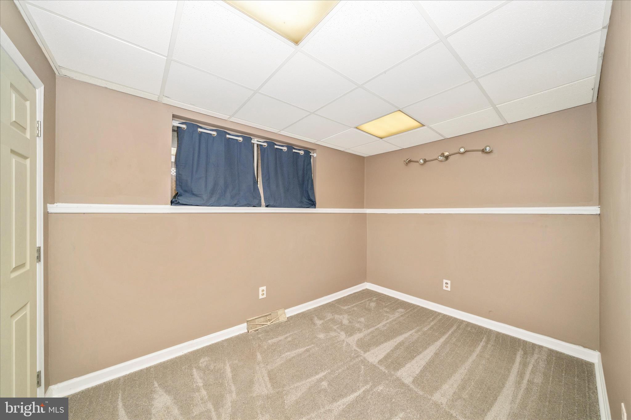 806 CLEARVIEW AVENUE