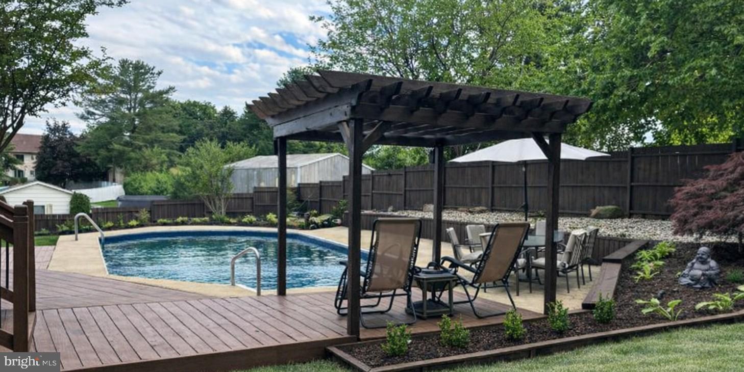 806 CLEARVIEW AVENUE