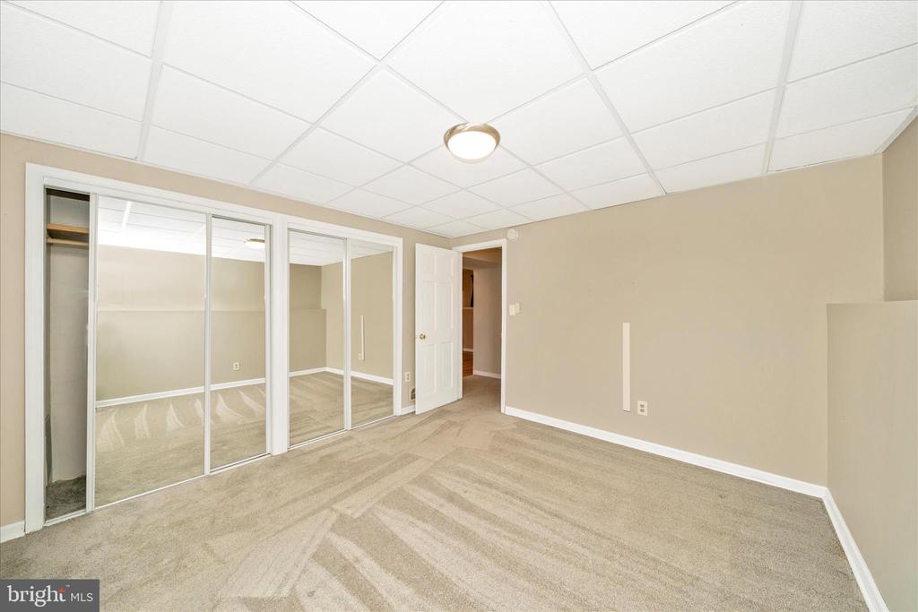 806 CLEARVIEW AVENUE