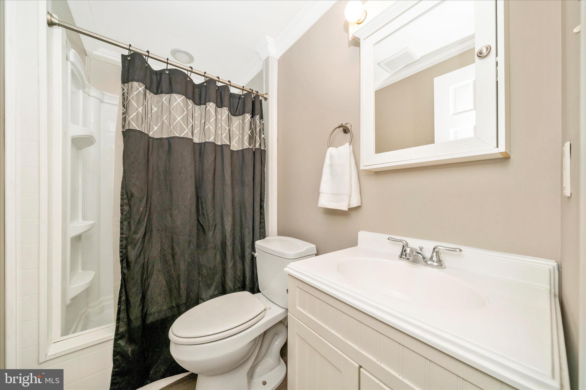 806 CLEARVIEW AVENUE