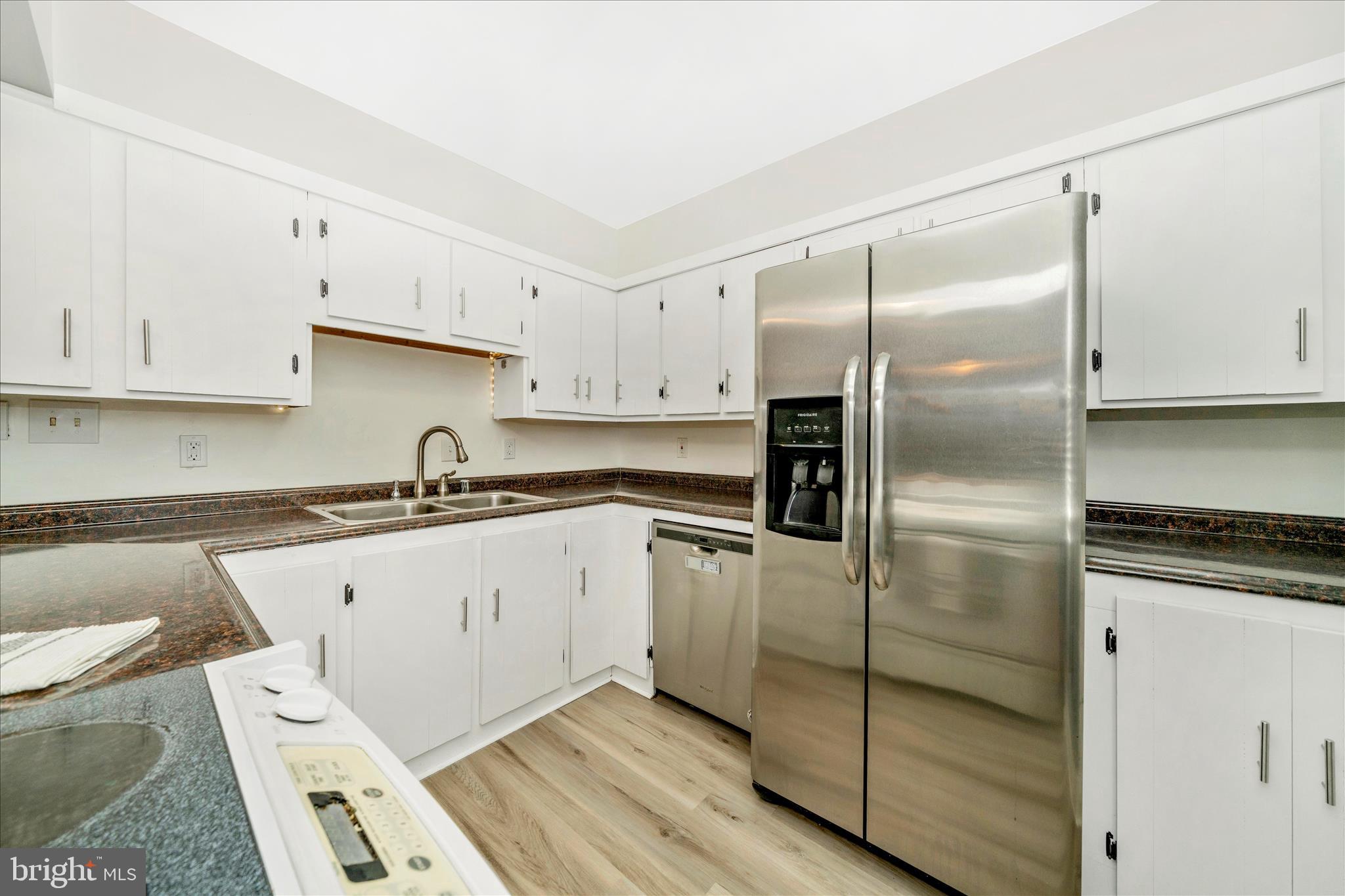 806 CLEARVIEW AVENUE