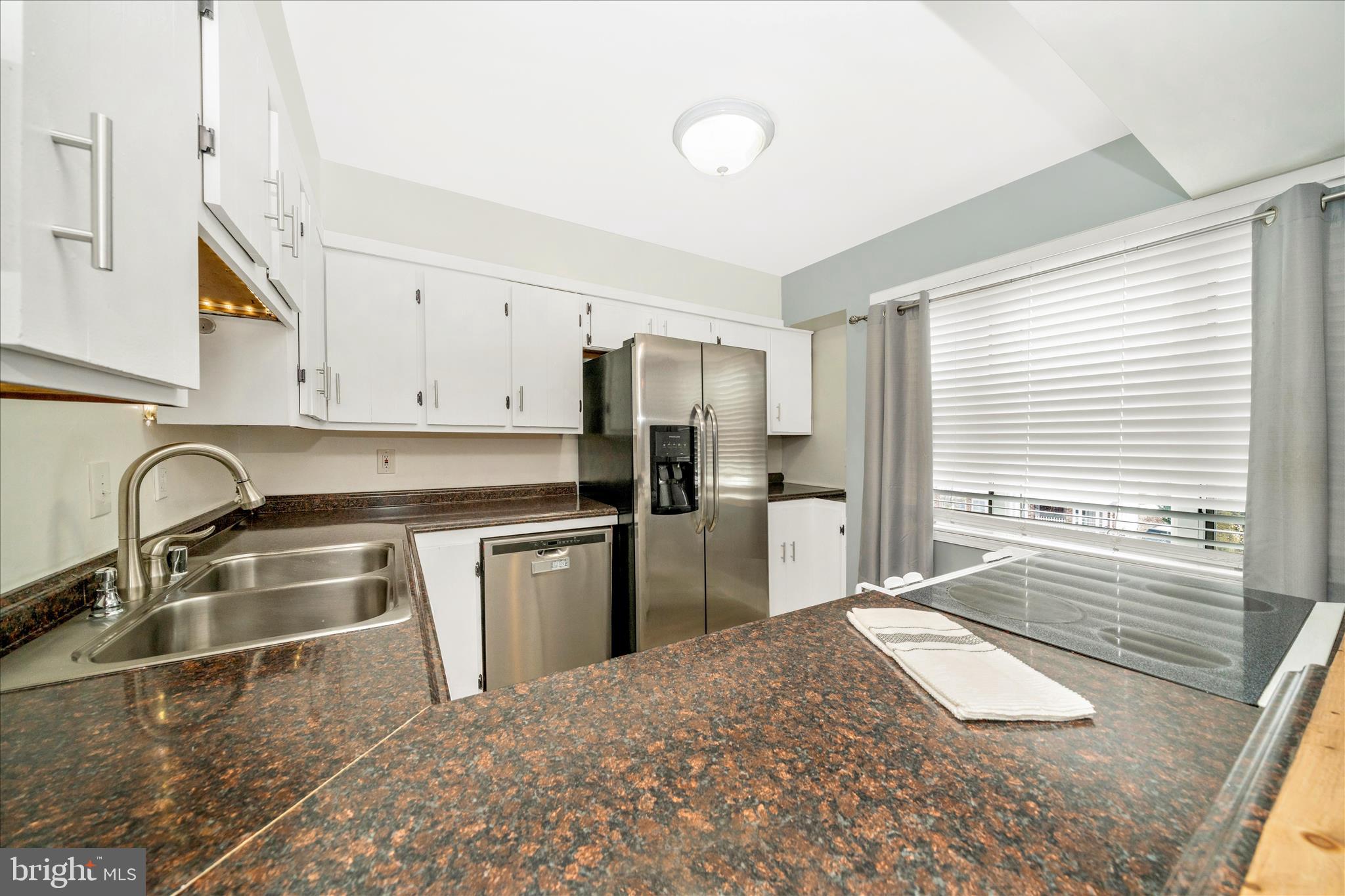 806 CLEARVIEW AVENUE