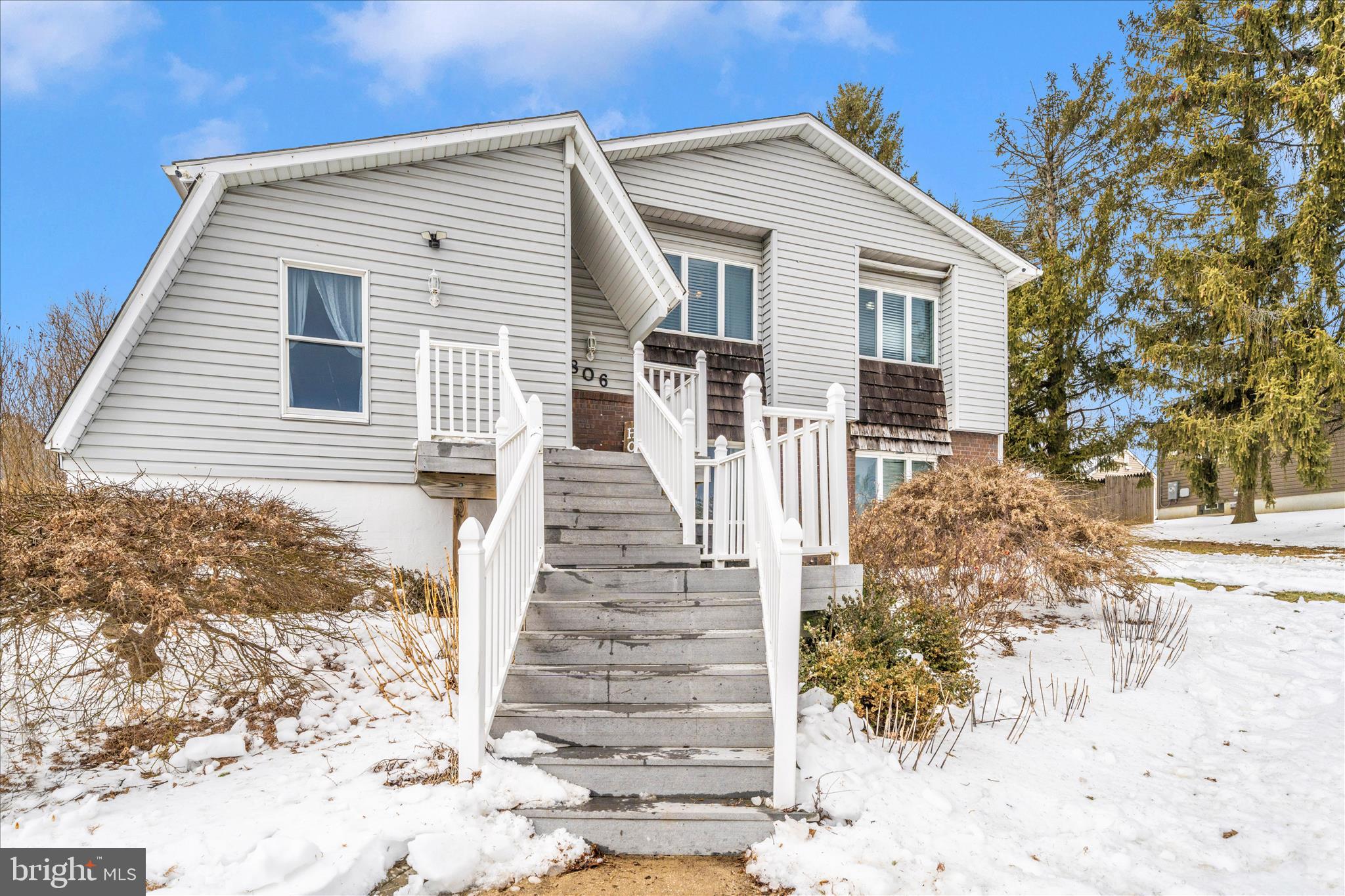 806 CLEARVIEW AVENUE