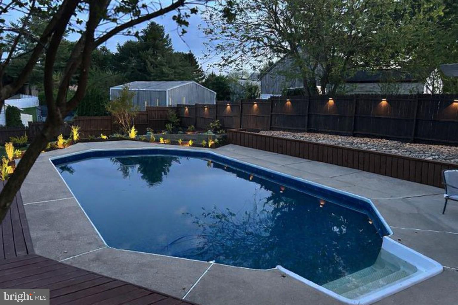 806 CLEARVIEW AVENUE