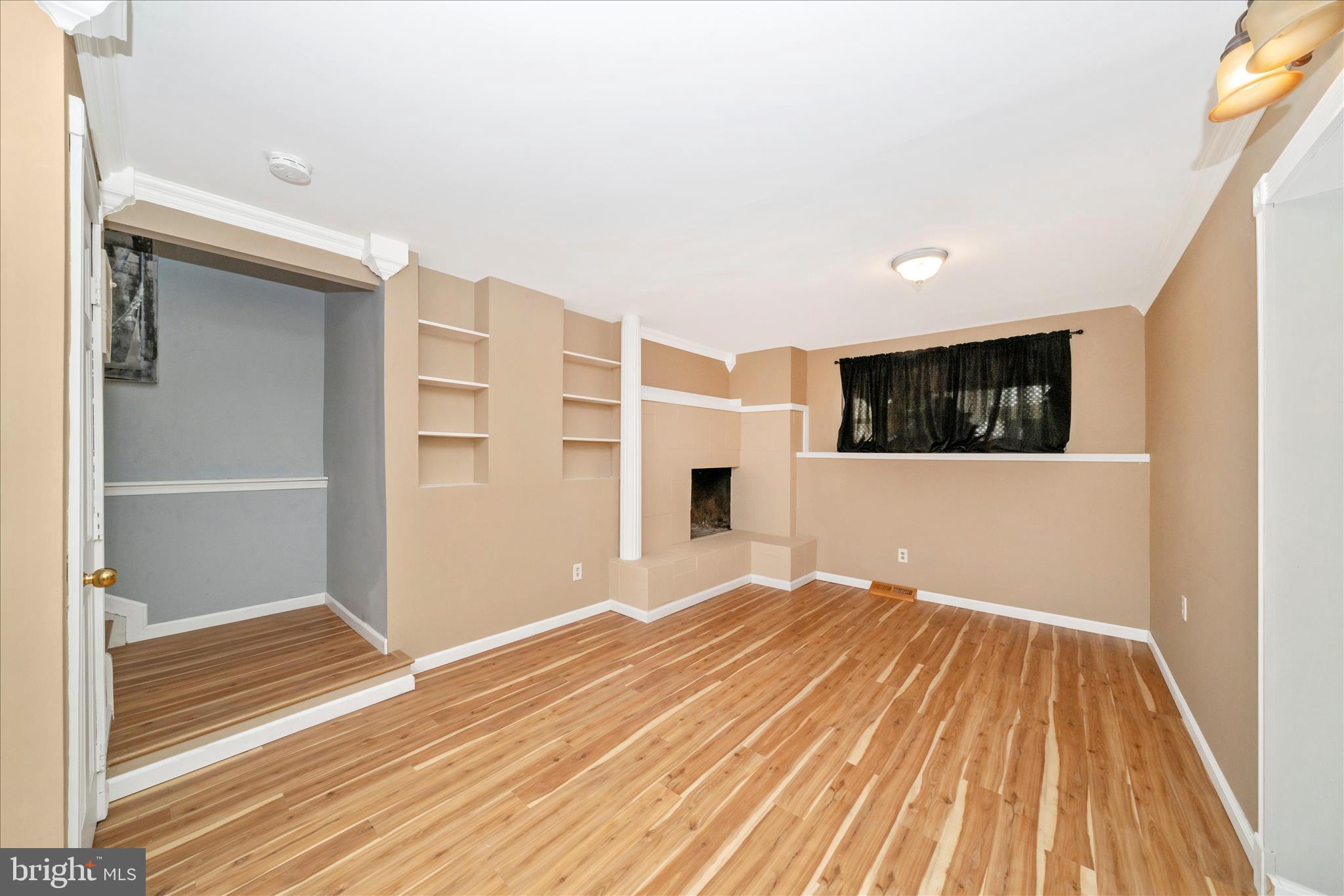 806 CLEARVIEW AVENUE