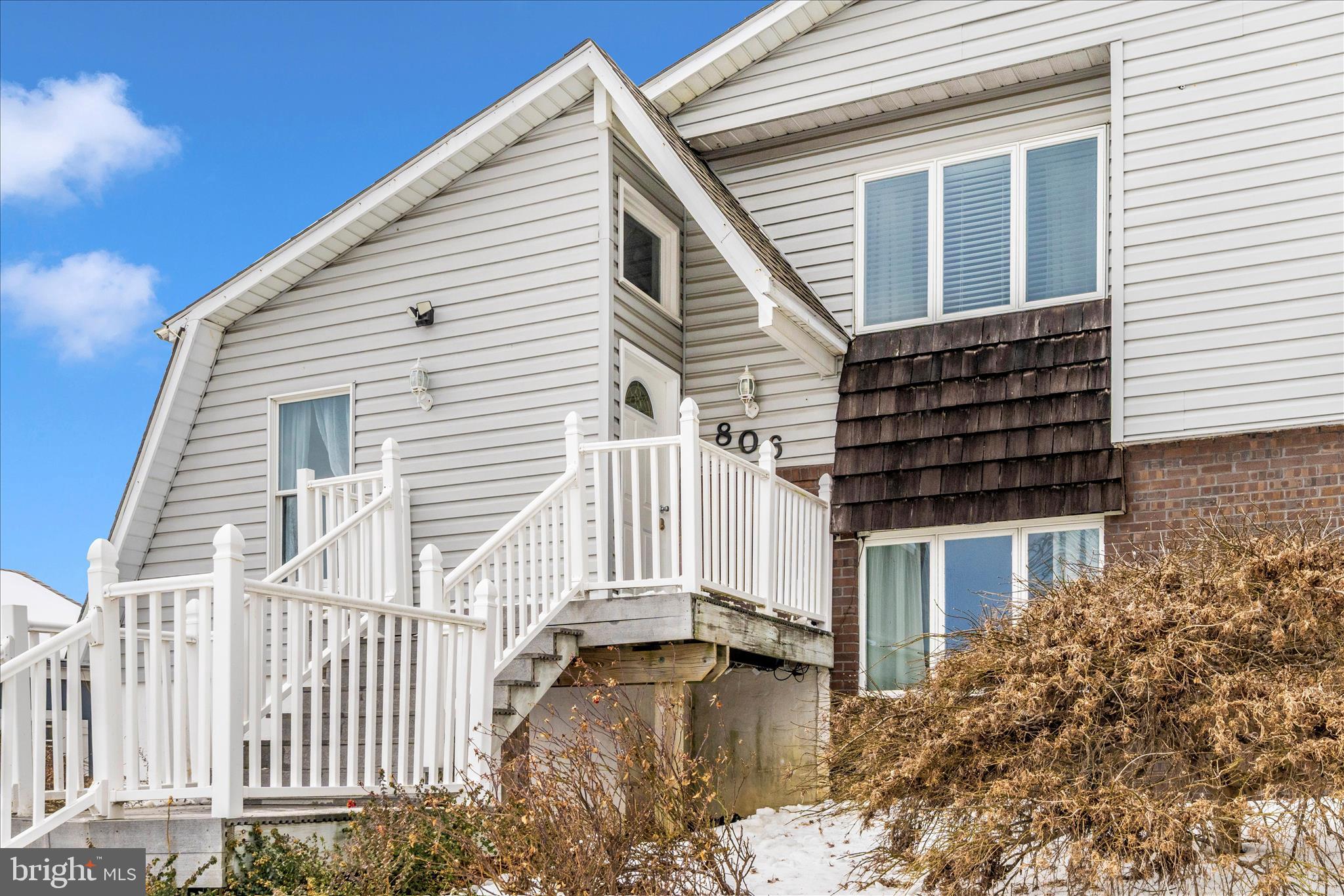 806 CLEARVIEW AVENUE