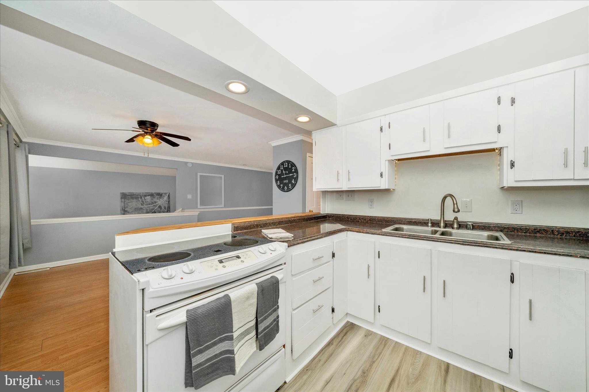 806 CLEARVIEW AVENUE