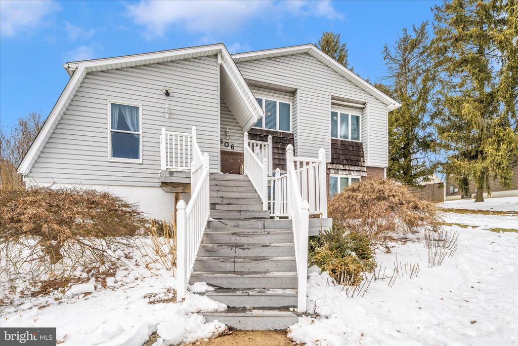 806 CLEARVIEW AVENUE