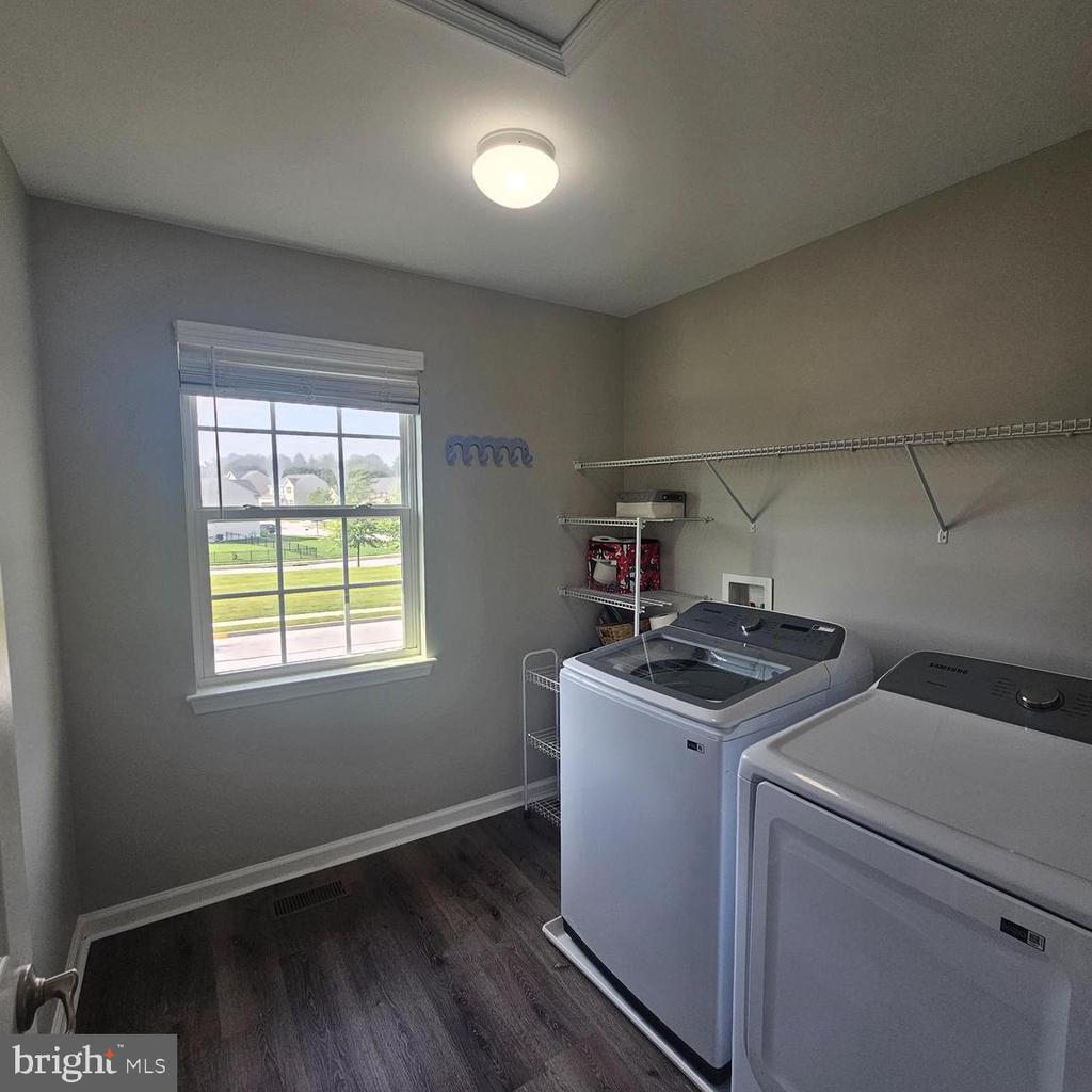 725 LOWER FIELD CIRCLE