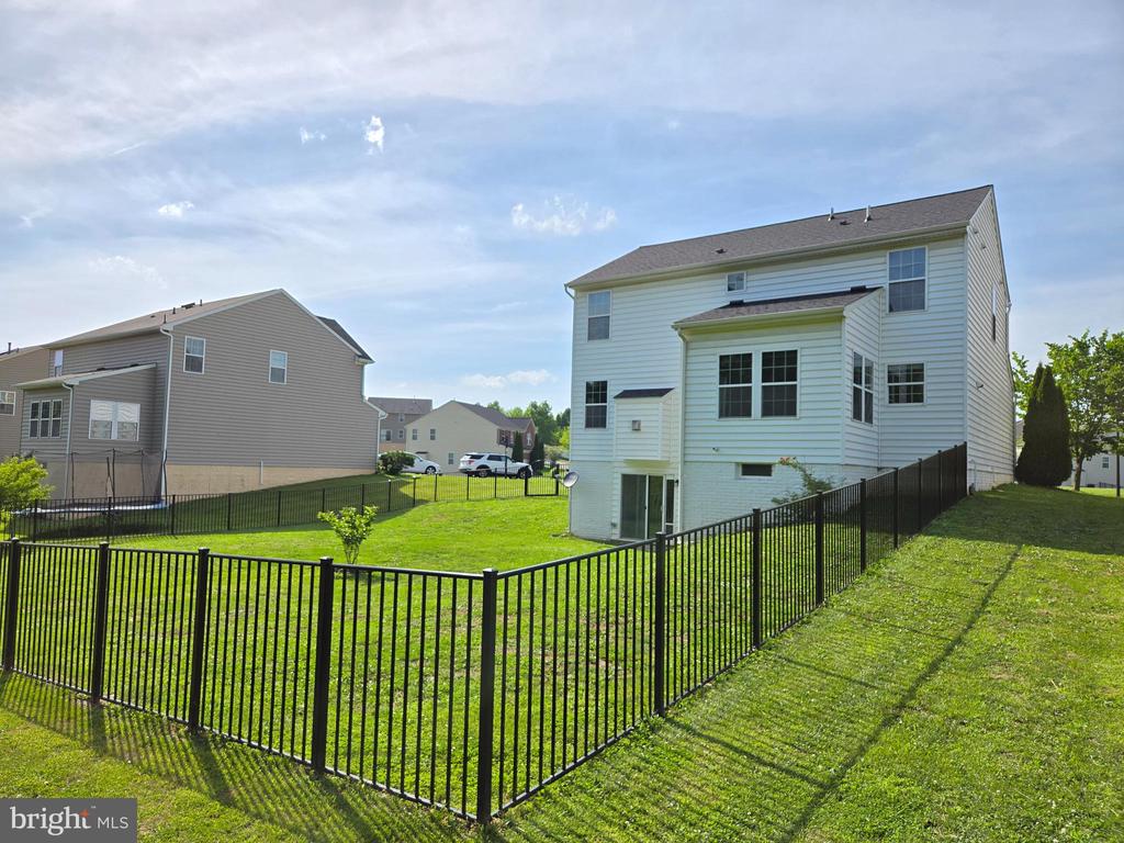 725 LOWER FIELD CIRCLE