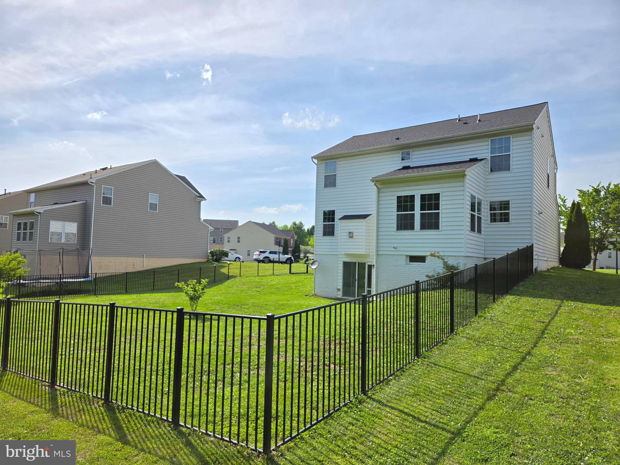 725 LOWER FIELD CIRCLE
