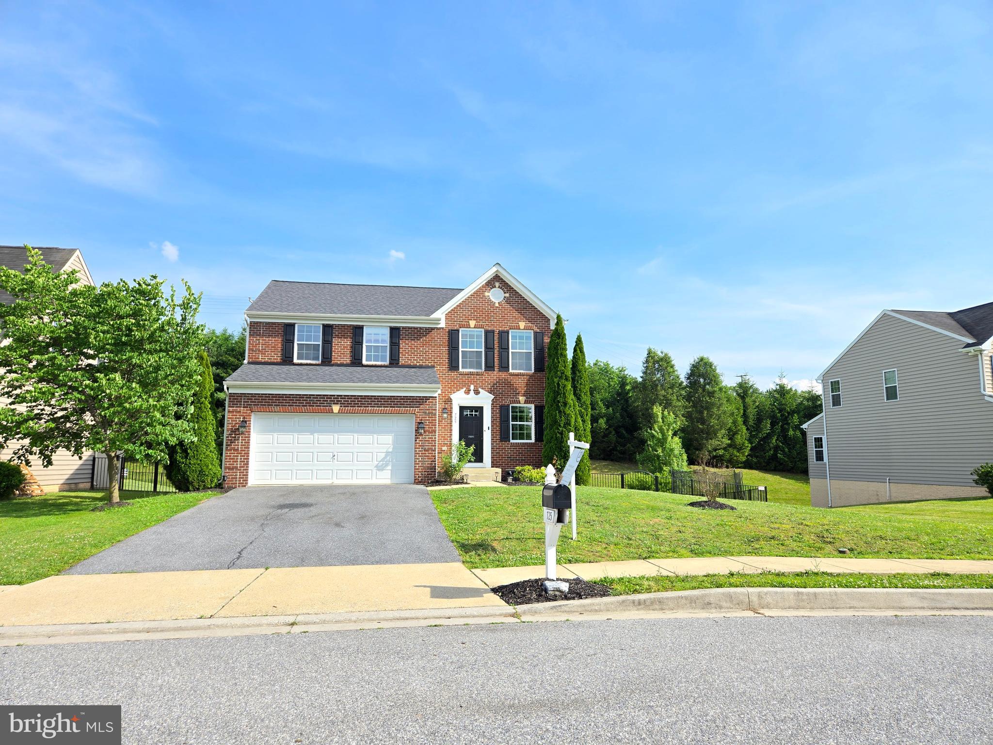 725 LOWER FIELD CIRCLE