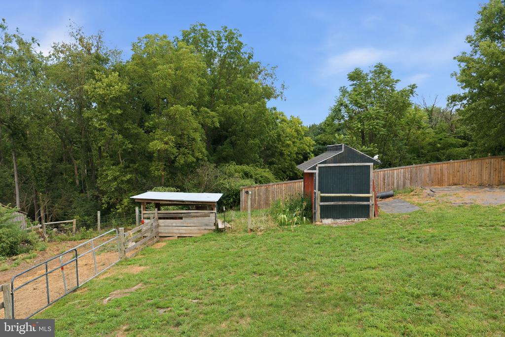 238 CLEAR RIDGE ROAD