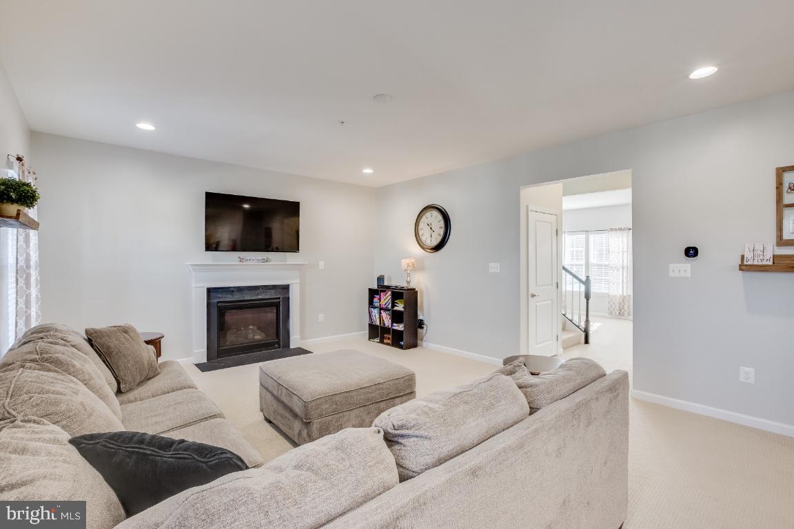 1141 Long Farm CIRCLE