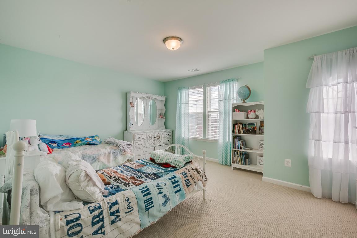 1141 Long Farm CIRCLE