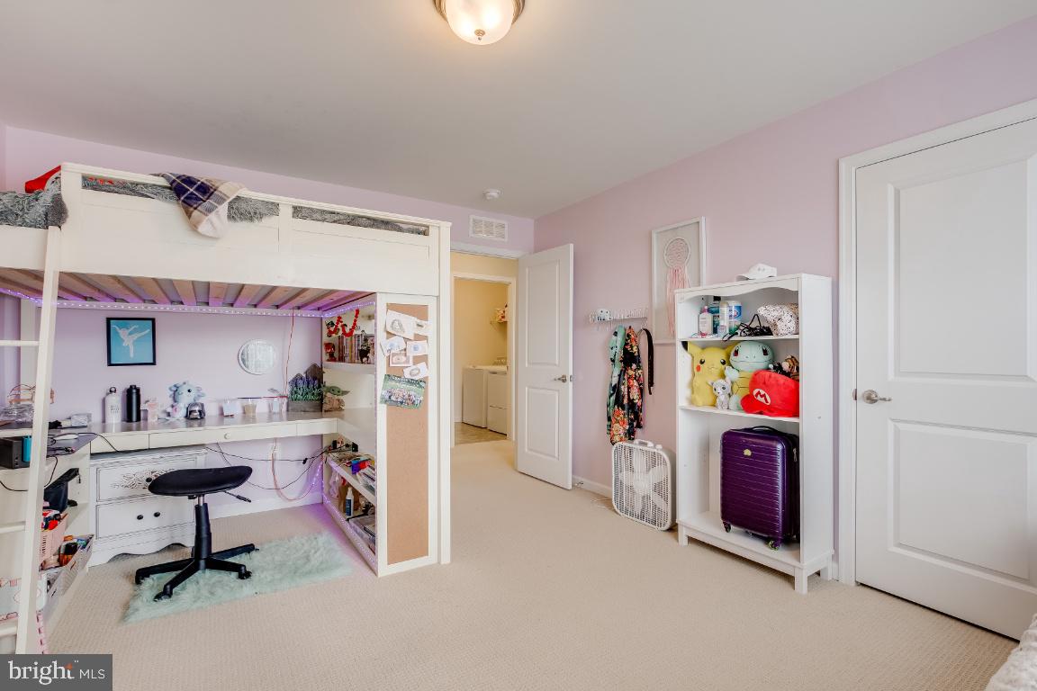 1141 Long Farm CIRCLE