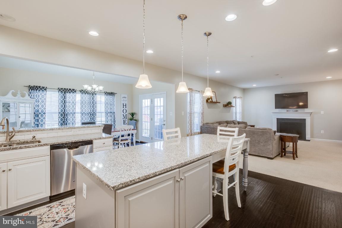 1141 Long Farm CIRCLE