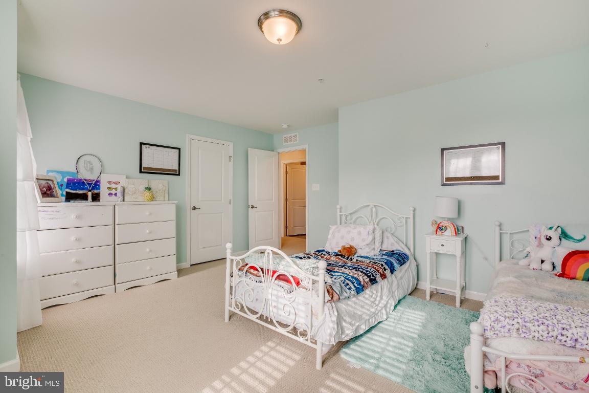 1141 Long Farm CIRCLE